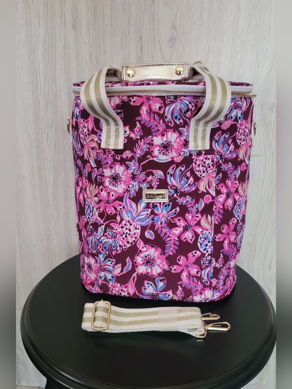 NWT LILLY PULITZER Deluxe Wine Carrier, Amerena Cherry Tropical with a Twist